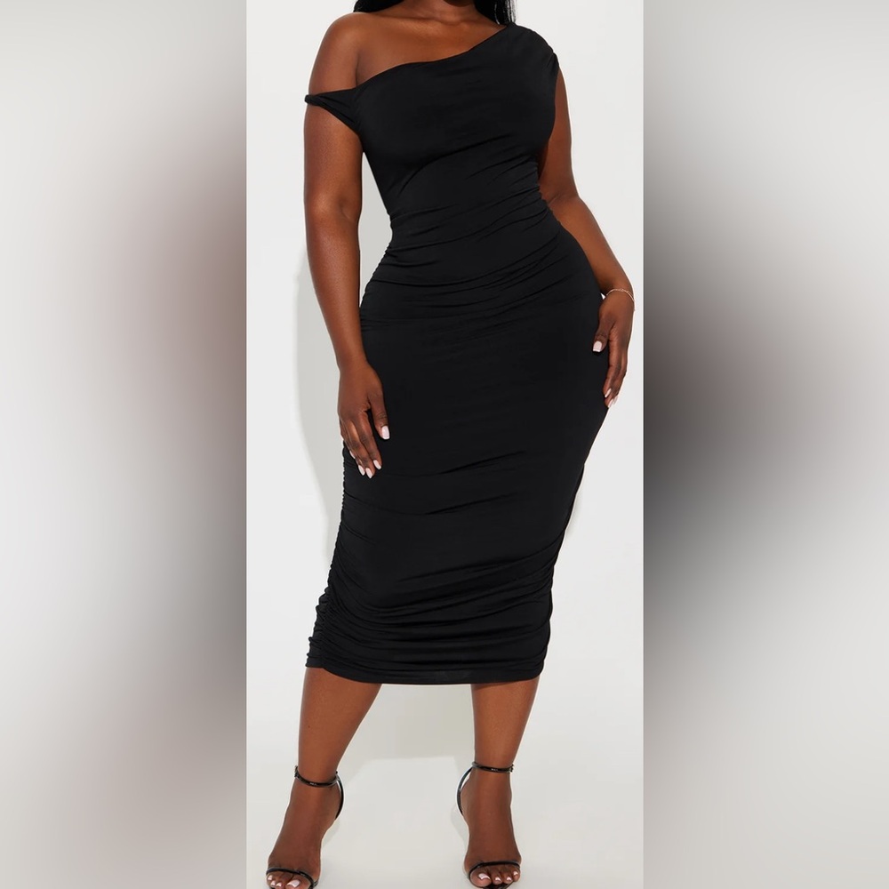 Elegant Black Ruched Dress